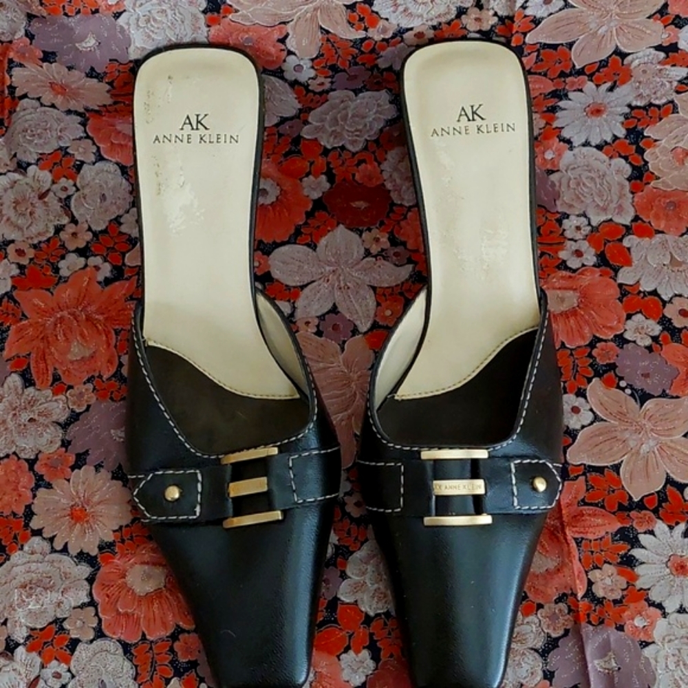 NWOT Anne Klein olive leather high heeled mules, 6.5M